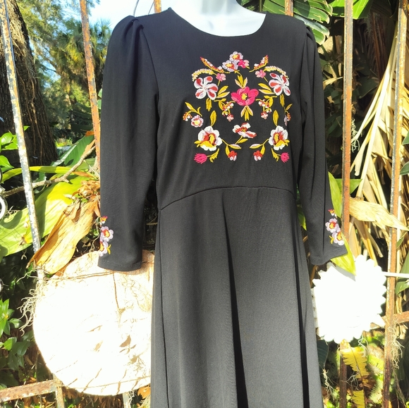 Ann Taylor loft Beautiful black embroidered Bohemian dress size 4 petite - Picture 9 of 9